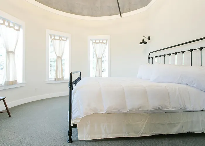 4 star hotel: Farmhouse Suites By Amish Country Lodging